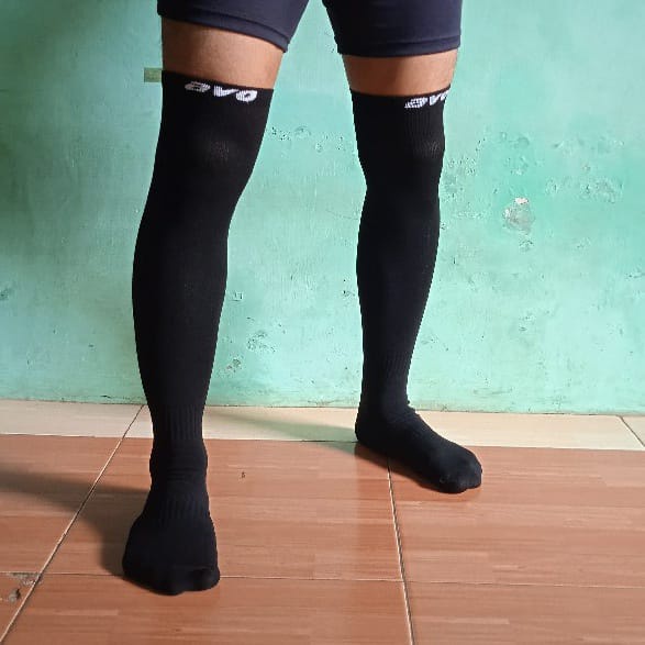 Muslimapedia Kaos Kaki Sepak Bola Futsal Merk AVO Original Panjang Selutut Warna Hitam