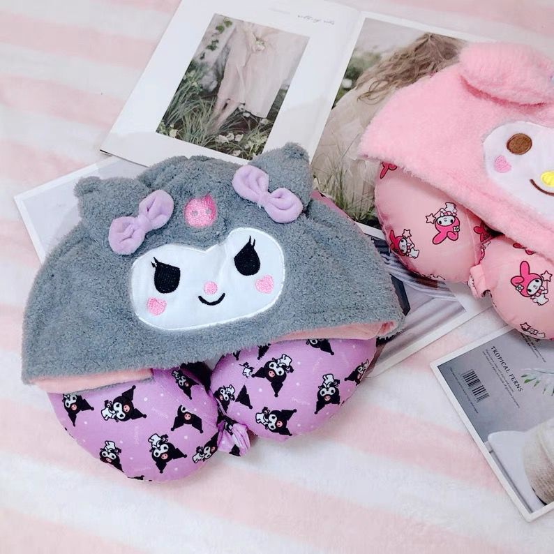 BANTAL LEHER MELODY KUROMI HELLO KITTY CINNAMOROLL NECK PILLOW TRAVEL AKSESORIS IMPOR