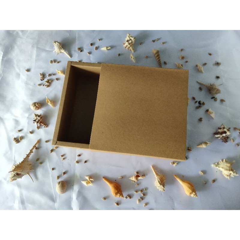 Kotak kado/ gift box/packing souvenir/Hampers souvenir sliding 20X20X7cm (A05)