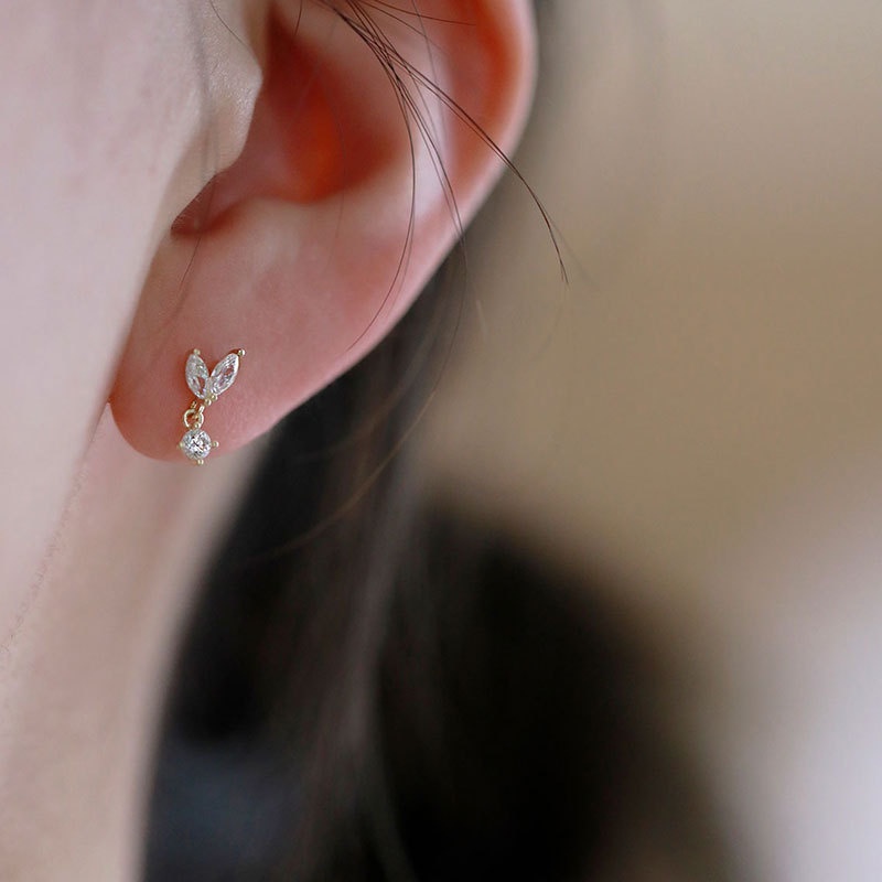 Anting Tusuk Gantung Temperament Desain Daun Hias Zircon Gaya Sexy Untuk Wanita