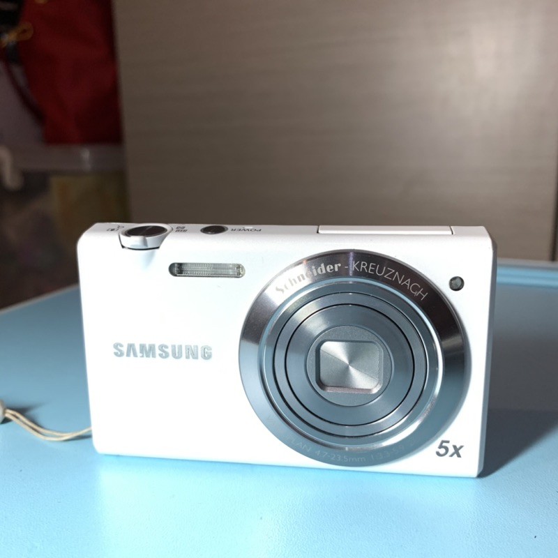 Samsung MV800 Multi View Compact Digital Camera - White (16MP, 5 x Optical Zoom) 3 inch LCD Screen