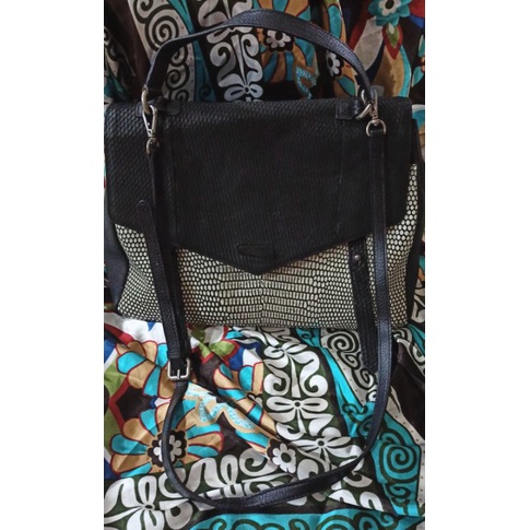 Tas Preloved Rouge & Lounge