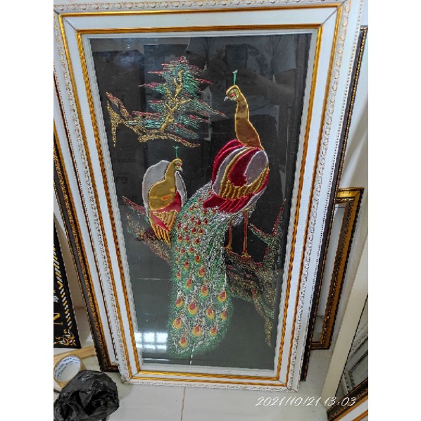 kaligrafi prada timbul emas perak gambar merak