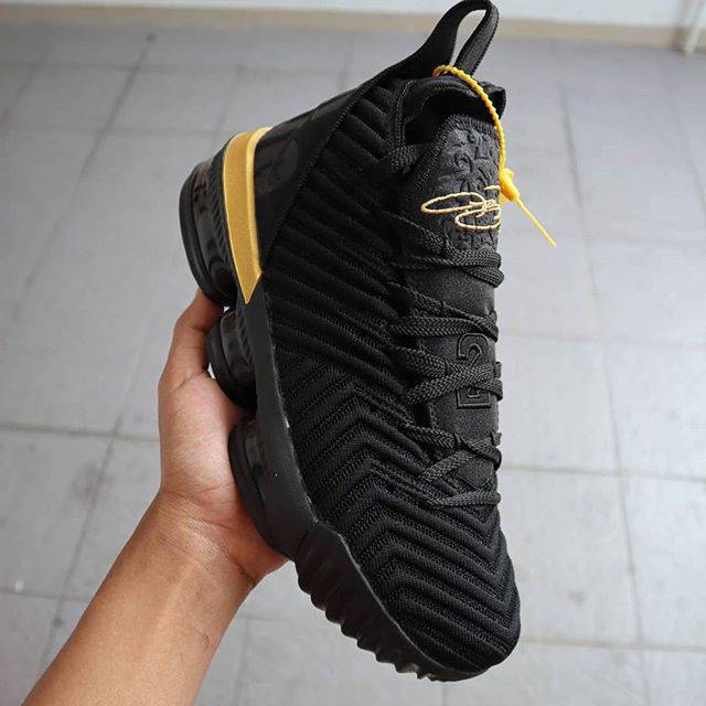 Nike Lebron 16 Im King