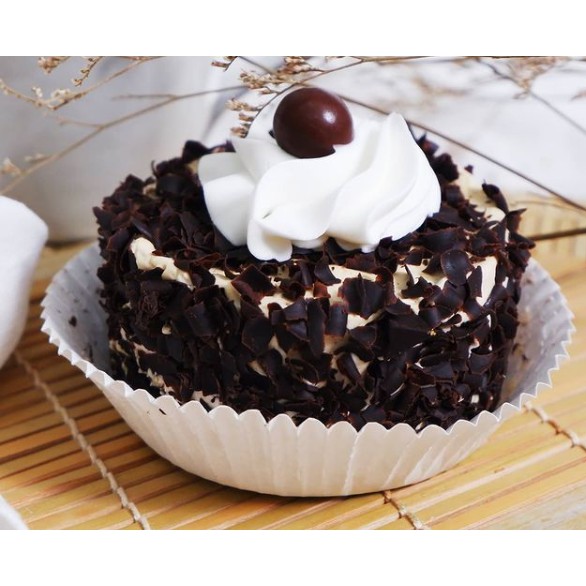 

Kue Ulang Tahun Black Forest Roll Coklat Cream Putih - Mini Cake