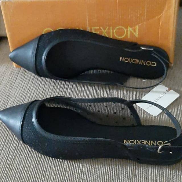 Sepatu sandal connection