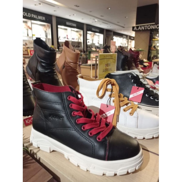 Sepatu Kickers Boots wanita