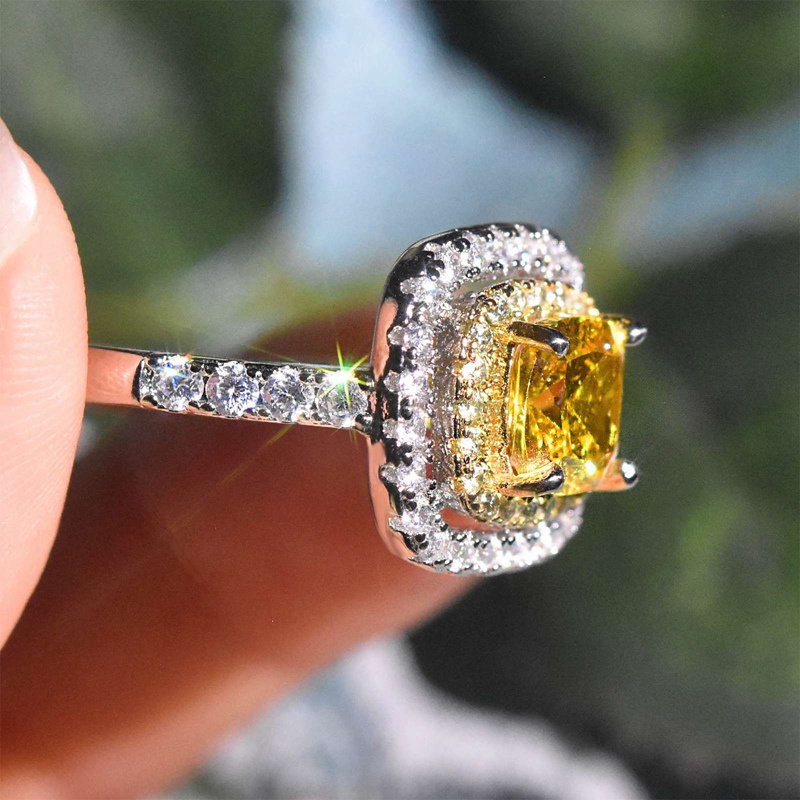 Cincin Moissanite Berlian Imitasi Bentuk Kotak Warna Kuning Kualitas Tinggi Untuk Wanita