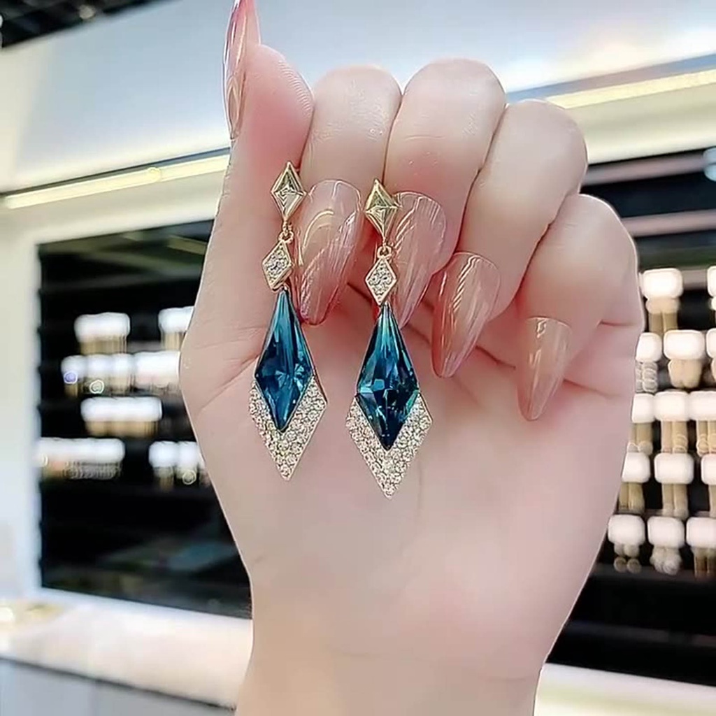 Hu Hu Hu Hu Hu Alat Bantu Pasang Kacamata♡ 1 Pasang Anting Bentuk Belah Ketupat Aksen Kristal Berlian Imitasi Untuk Wanita