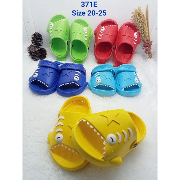 Sandal selop anak motif hiu kode 371E size 20-25 harga/pasang