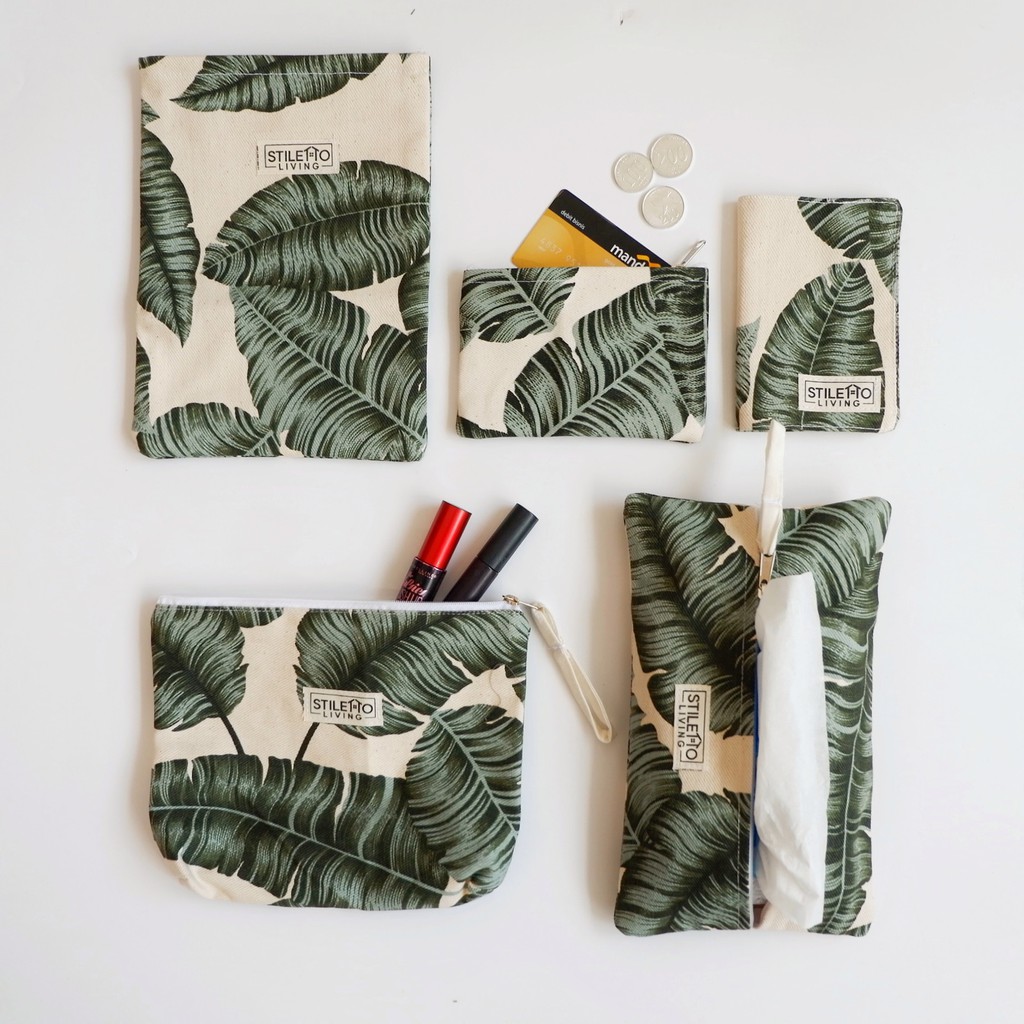 

Traveling Set – Green Leaf (Pouch/Book Sleeve/Tempat Tisu/Sampul Buku/Dompet)