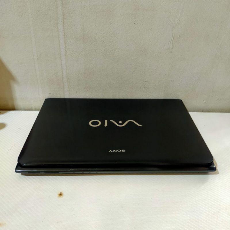 Laptop Sony Vaio SVE14132CVB intel Cor i3 Ram 4GB/HDD 320GB Windows 10 Layar 14inch Full aplikasi siap pakai