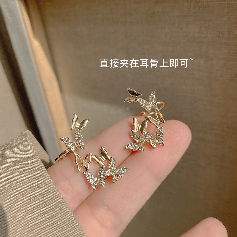 YEEZII Anting Kait Gantung Desain Kupu-Kupu Hias Kristal Warna Gold Untuk Wanita