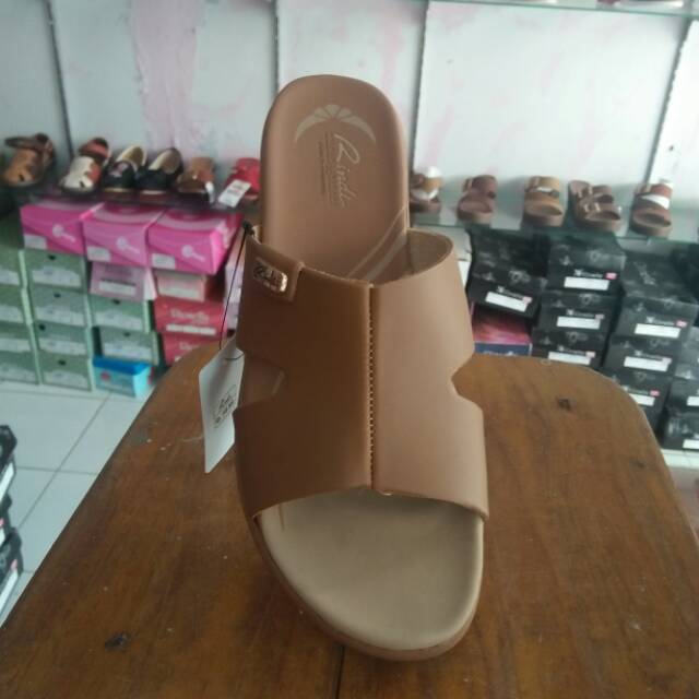 Sandal rindi coklat