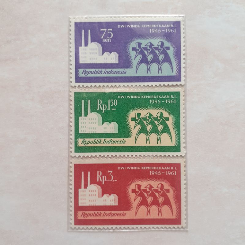 

(A) Perangko Indonesia Dwi Windu Kemerdekaan RI Tahun 1961 set lengkap - 3pcs