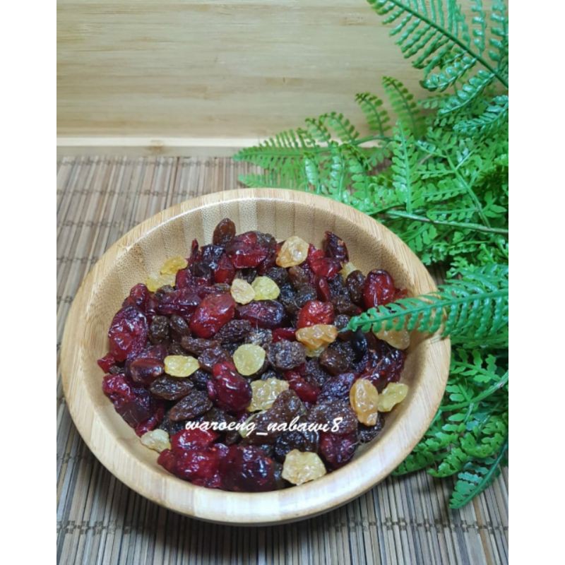 

Craisin / Mix dried cranberries and raisin (Cransberries, kismis) 250gr by waroeng_nabawi8
