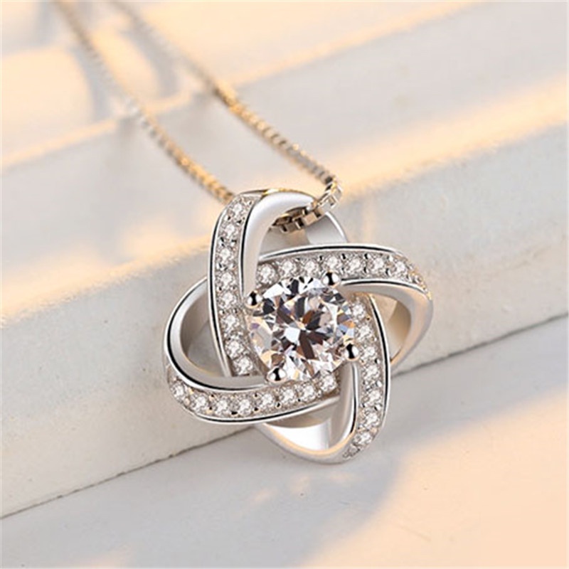 [Ready Stock]Fashion Diamond Four-Leaf Clover Pendant Necklace