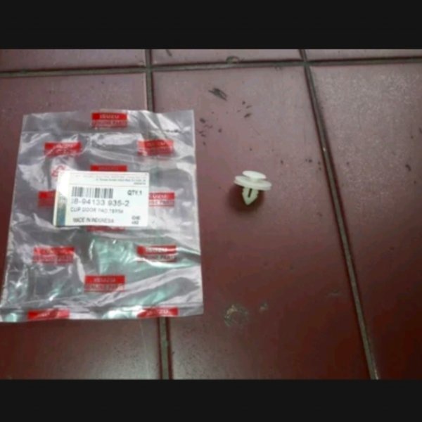 klip kancing doortrim isuzu panther lama
