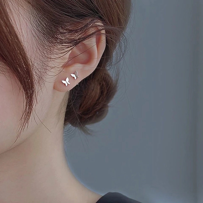 1 Pasang Anting Stud Kait Desain Hewan Kupu-Kupu Menari Model Simple Untuk Hadiah Perhiasan Wanita