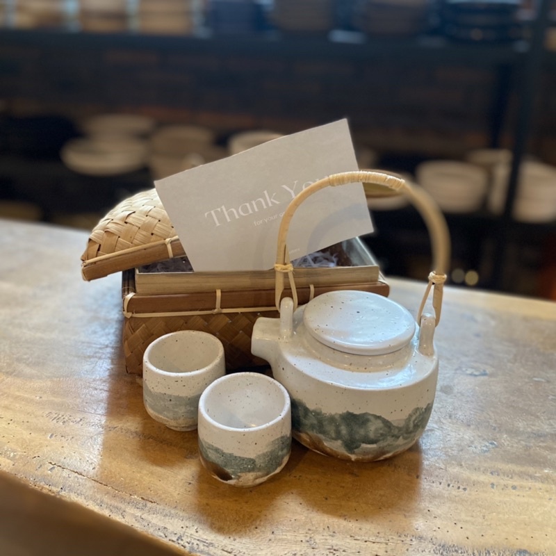 

Teapot Hampers Set