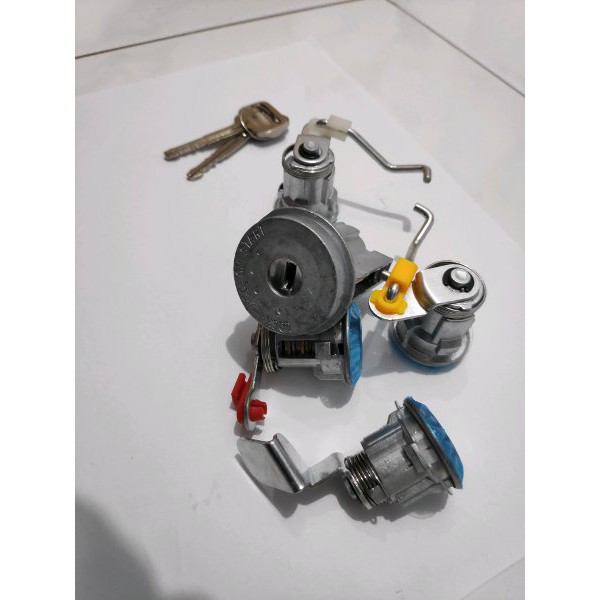 kunci kontak kunci pintu grandmax set