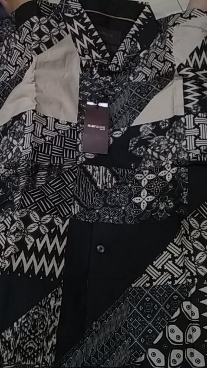 Manzone Kemeja Batik Pria Lengan Pendek Comfort Fit Bimasena-black