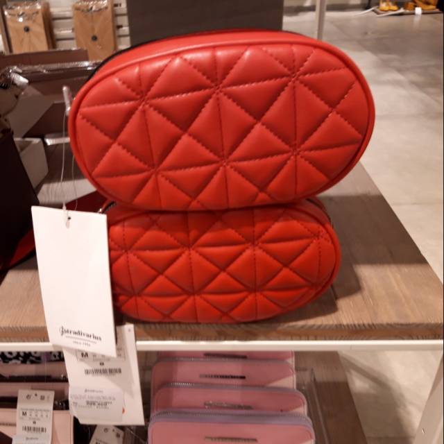 STRADIVARIUS QUILTED BELT BAG