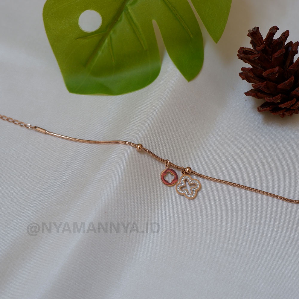 Nyamannya - Gelang Tangan Stainless Wanita Bracelet Titanium Clover Crystal