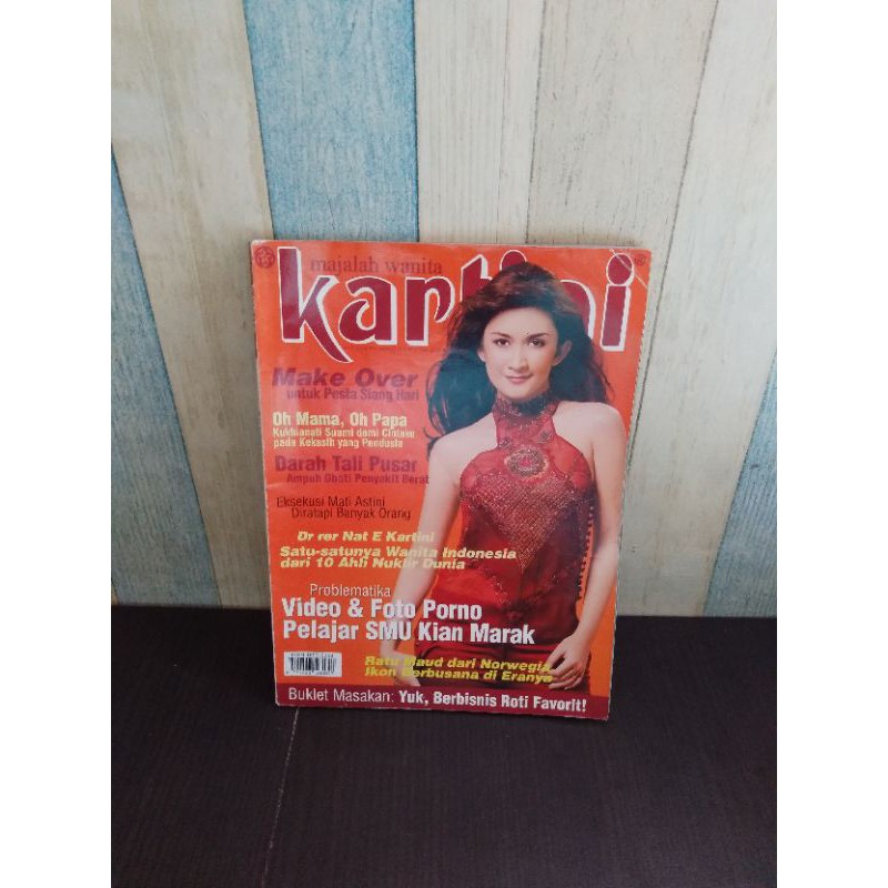 Majalah KARTINI 2005 cover Nafa Urbach