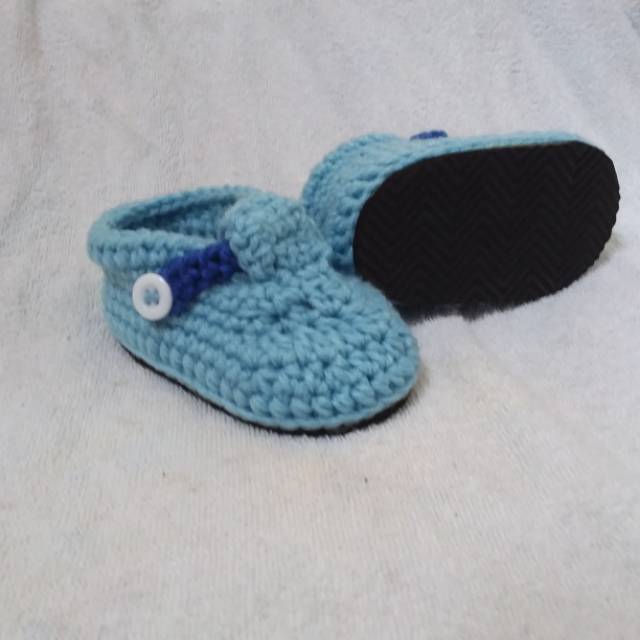 Sepatu rajut dengan sol