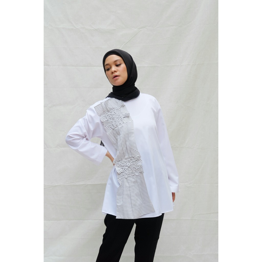 

Namirah The Label - Itana White Top