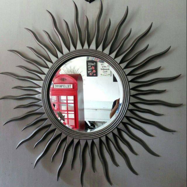 Cermin hias matahari