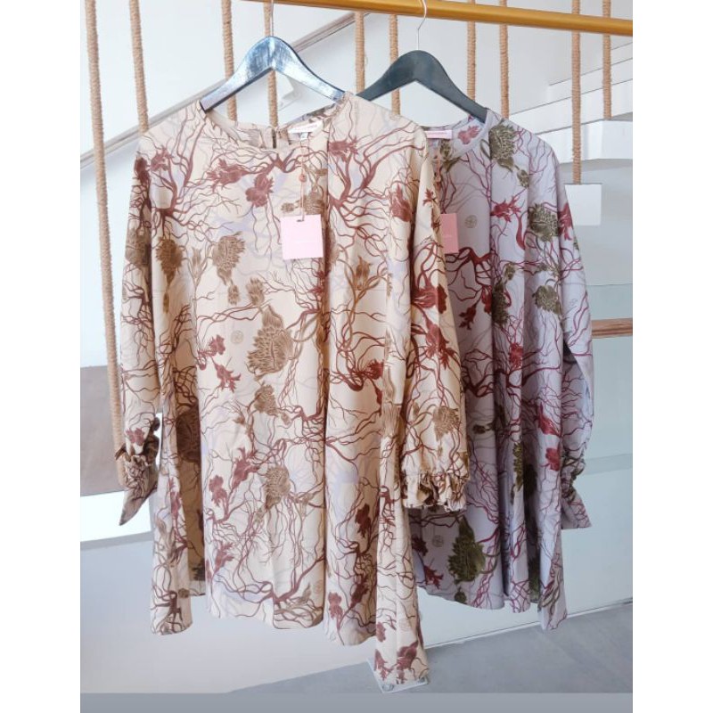 (NEW) Nahdi Top by Riamiranda Sale