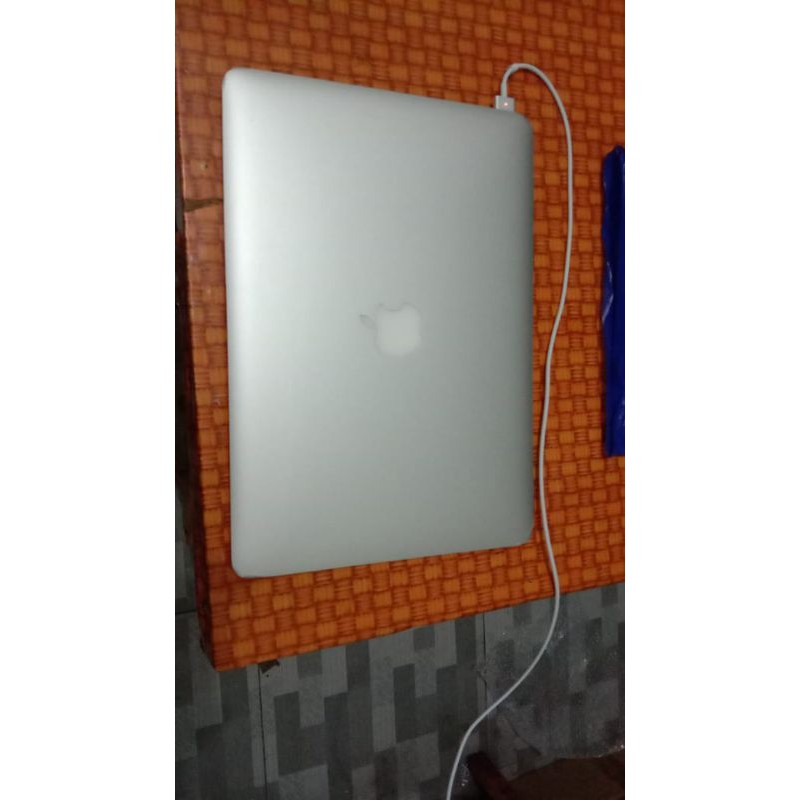 OBRAL..MICBOOk AIR 13 IN 2015 ..RAM 8..SSD 256 ..CORE I7 ..DENT