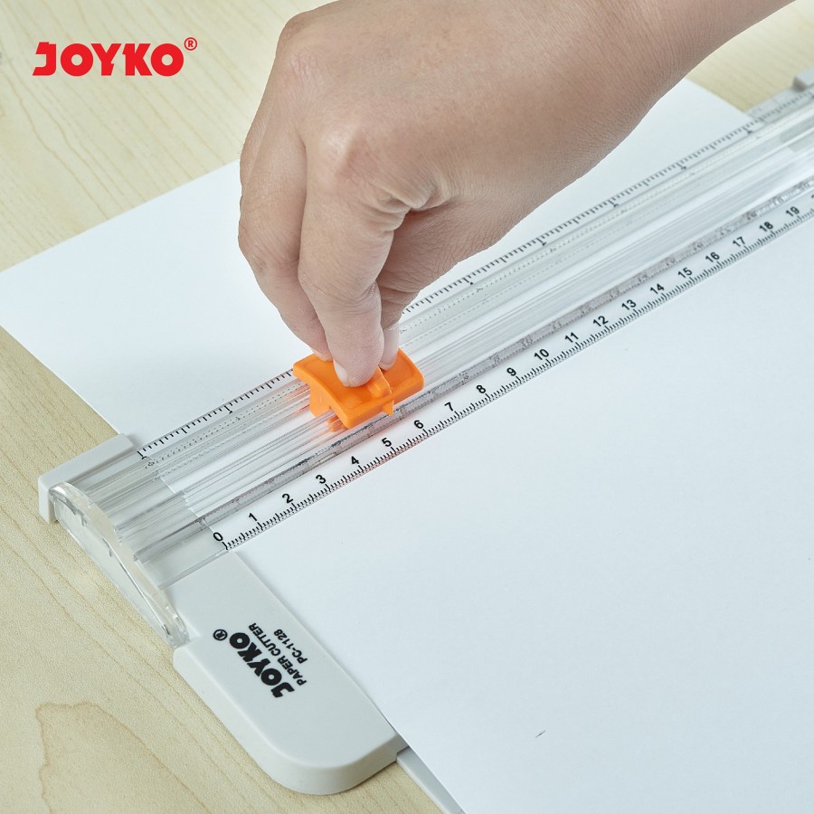 

PAPER CUTTER A5 | PEMOTONG KERTAS JOYKO PC-1128 ALAS PUTIH