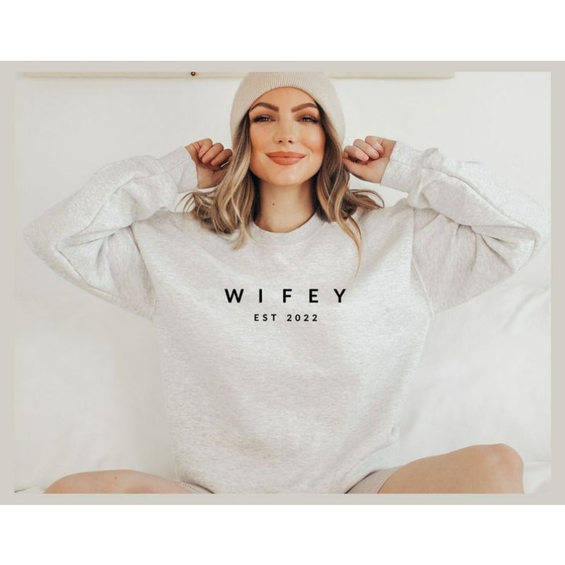 Sweater Crewneck WIFEY (S - 6XL) (CUSTOM TAHUN) Sweatshirt Wanita MoM Gift Fashion OVERSIZE Bride BIGSIZE Jumbo Street Style Mama Hoodie 5XL 4XL 3XL 2XL XL L M