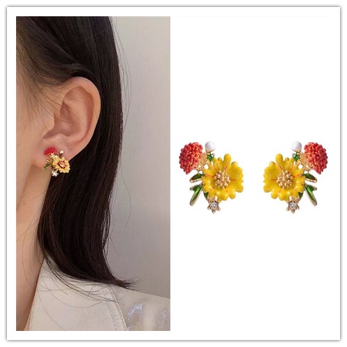 Anting Enamel Bentuk Bunga Daisy Gaya retro Untuk Wanita