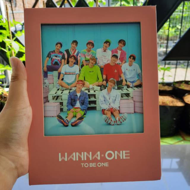 album WANNA ONE TO BE ONE