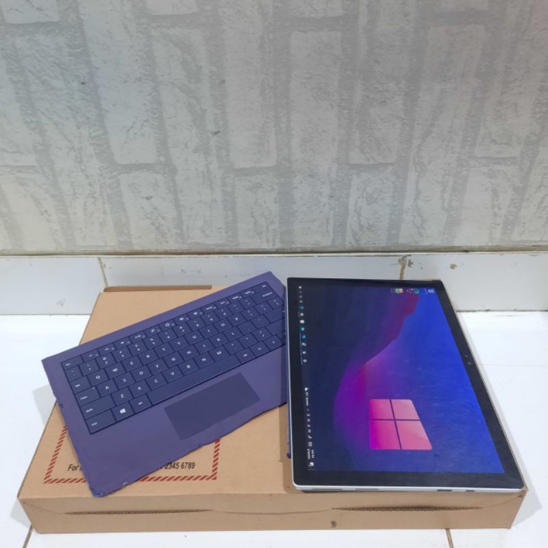 Laptop 2 in 1 Microsoft Surface Pro 4 Intel Core i5-6300U Gen 6 Ram 8/256Gb(ssd), Touchscreen LayarBisa di Copot  Jadi Tablet