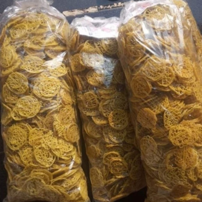 

KERUPUK MIE KUNING MENTAH 500GR