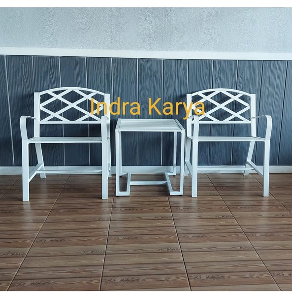 Meja kursi teras besi 1 set model anyam