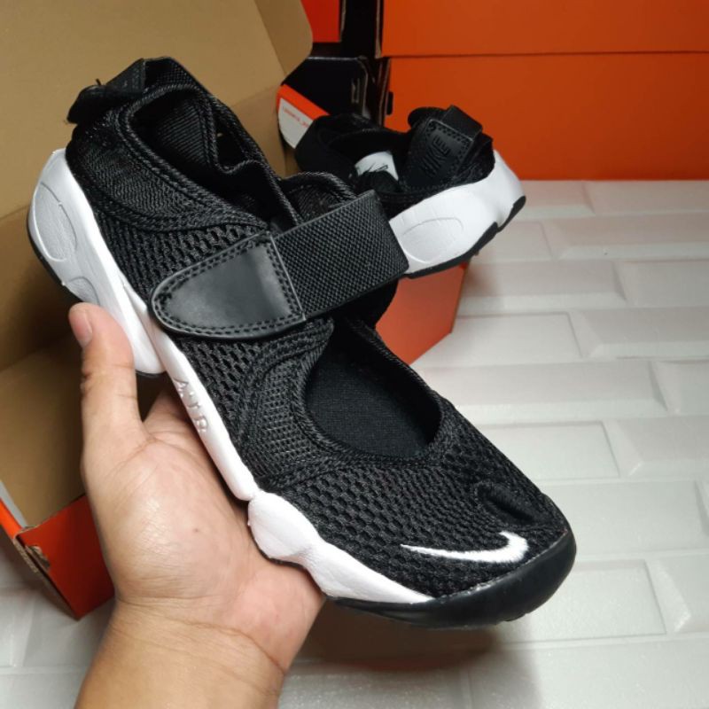 Sepatu Sendal Nike Air Rift Black White