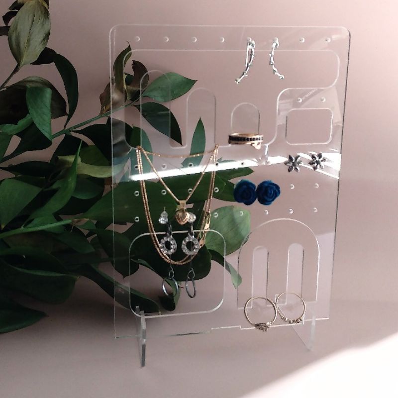 DISPLAY PERHIASAN (KALUNG, CINCIN, ANTING)