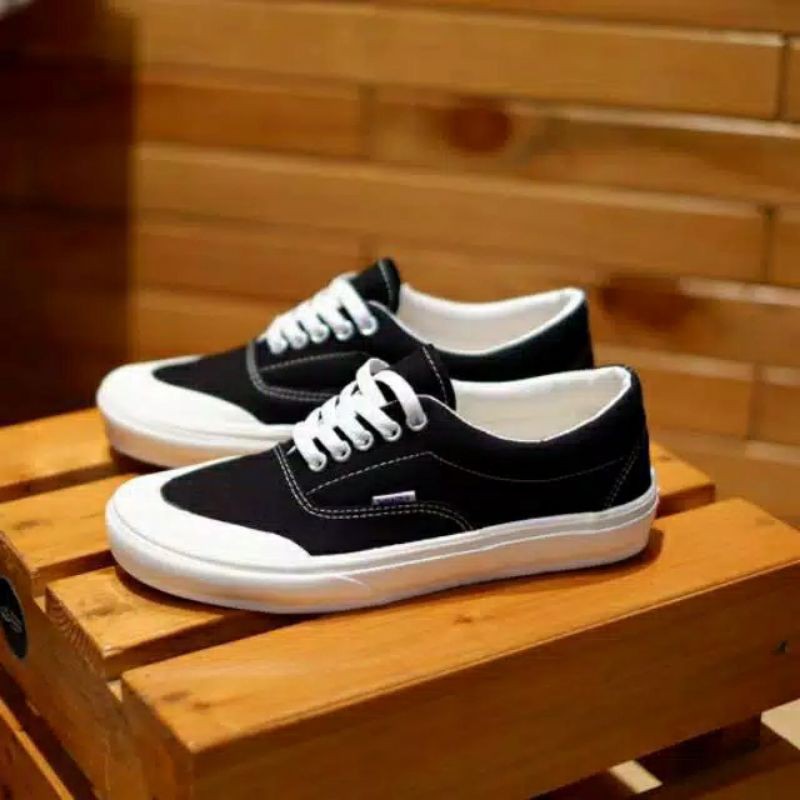 SEPATU VANS ERA AUTENTIC HALFMOON HITAM PUTIH BLACK WHITE PRIA