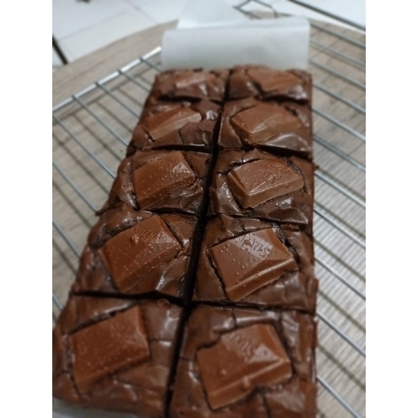 

Brownies Panggang Topping Silverqueen uk.10x20(Sekat 10pcs)