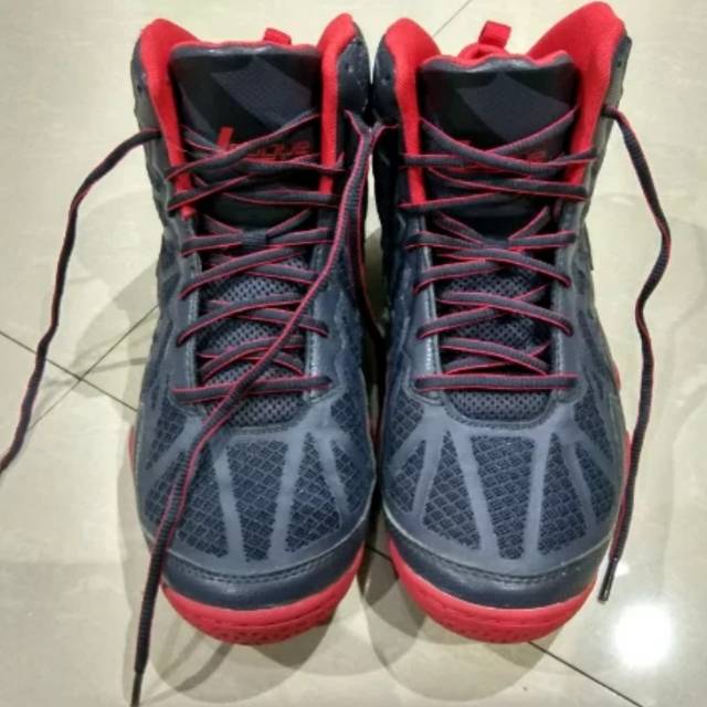 Sepatu Basket League Typhoon