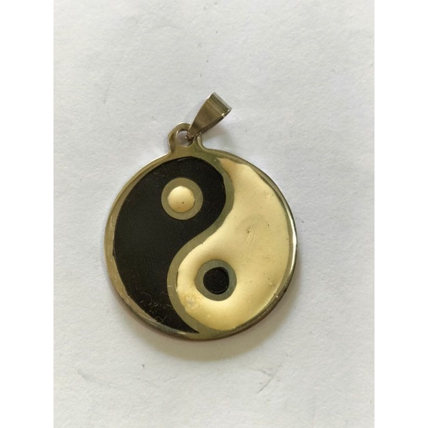 Liontin Yin and Yang