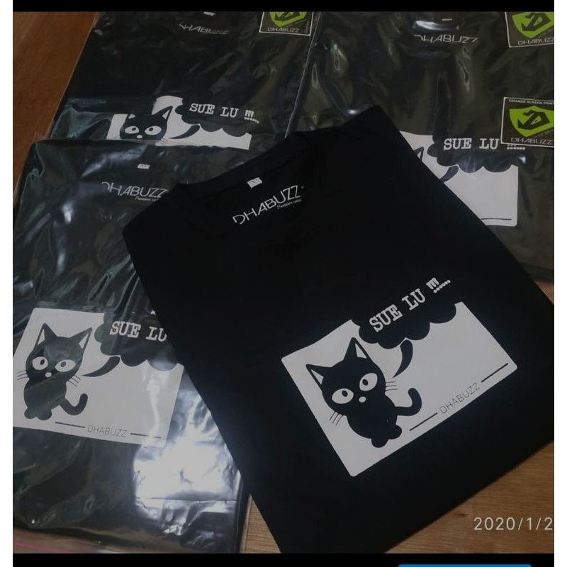 KAOS DISTRO HITAM PRIA LENGAN PENDEK BAHAN KATUN TERBARU ORIGINAL DHABUZZ C1