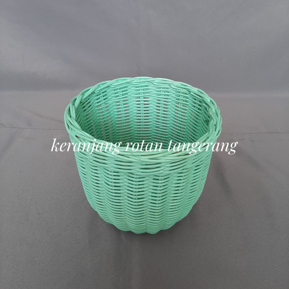 

Rotan | tempat pensil | tempat make up dari bahan rotan hijau