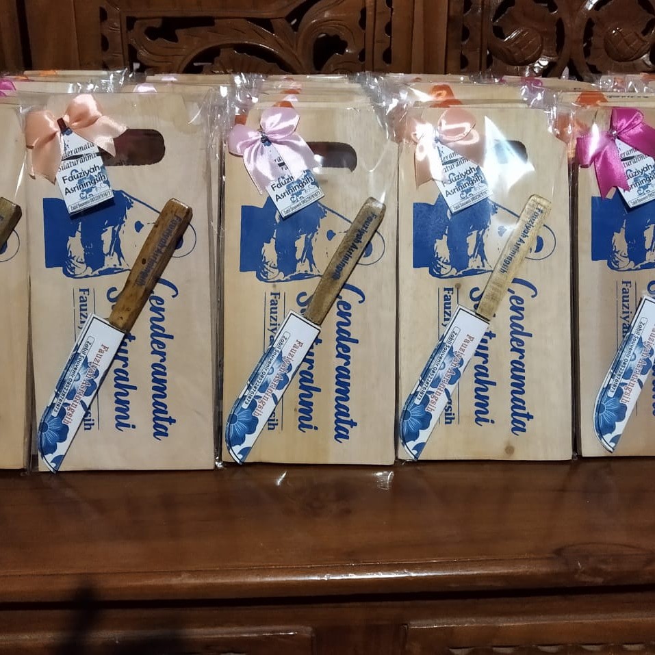 

TLENAN TAS + PISAU KEMAS CANTIK INCLUDE SABLON